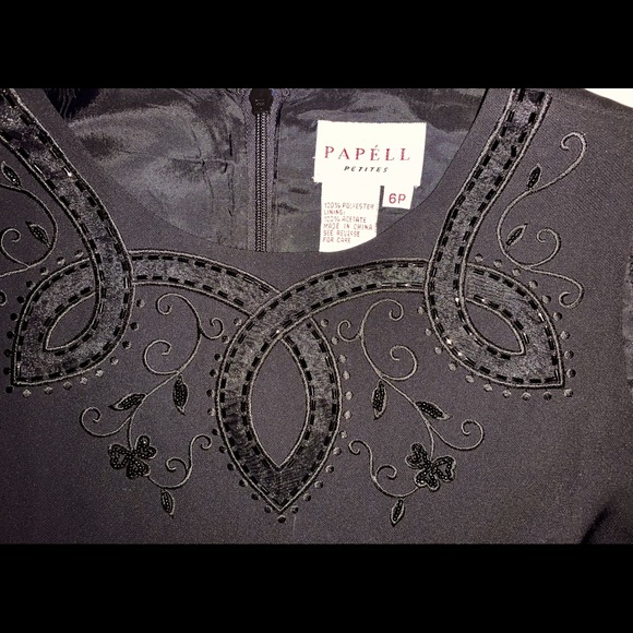 Papell petites sleeveless LBD with wonderful detail at neck - Picture 3 of 5